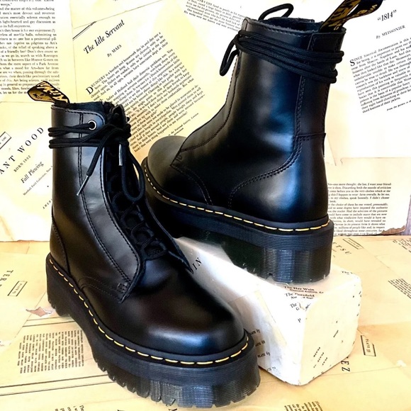 Urban Outfitters Dr Martens Jarrick Platform Boot Smooth Leather Black - Picture 2 of 9